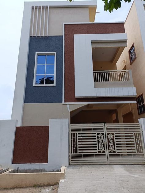 Bunglow Colour Ideas, Exterior Paint Colors For House India, Home Outer Colour Combination, Home Exterior Colors In India, House Outside Colour Combination, Home Front Elevation, Elevation Architecture, Indian House Exterior Design, Crockery Unit Design