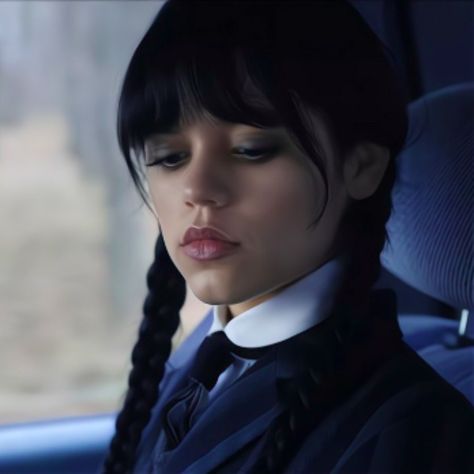 Wednesday Bangs Haircut, Jenna Ortega Bangs Wednesday, Wendsday Adams Makeup, Jenna Ortega As Wednesday Addams, Wednesday Addams Jenna Ortega Icons, Jenna Ortega Wednesday Addams, Wednesday Addams Netflix Pfp, Wednesday Addams Makeup, Jenna Ortega Wednesday Interview