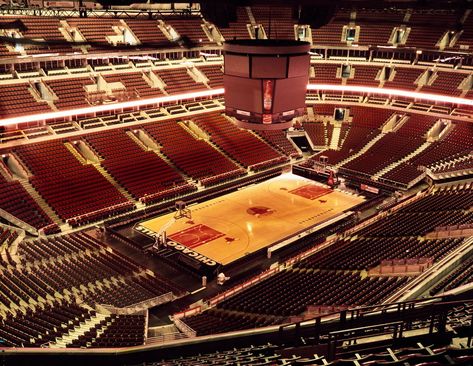 Nba Stadium, Nba Arenas, United Center Chicago, Center Photography, Stadium Wallpaper, Baseball Park, Chicago Neighborhoods, United Center, Sports Stadium