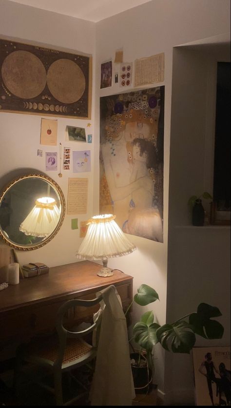 Room Plant Aesthetic, Space Aesthetic Room, Safe Space Aesthetic, Cute Bedroom Aesthetic, Coquette Dark Academia, Room Coquette, Coquette Dark, Bedroom Cute, Star Bedroom