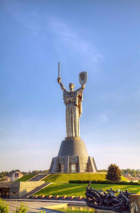 The Motherland Monument or Rodina Mat in Kiev, Ukraine Urban Sculpture, Sculpture Assemblage, Brutal Architecture, Ukraine Travel, Sea Of Azov, Ukraine Cities, Abandoned Amusement Parks, Most Haunted Places, Abandoned Castles