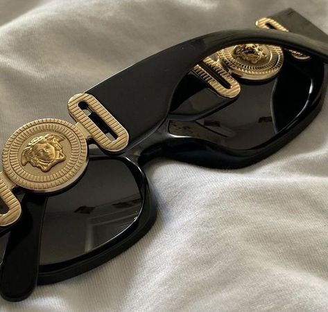 Versace Sunglasses Women, Sunglasses For Your Face Shape, Versace Perfume, Glasses Fashion Women, Versace Glasses, Oversized Glasses, Fashion Eye Glasses, Stylish Glasses, Versace Sunglasses