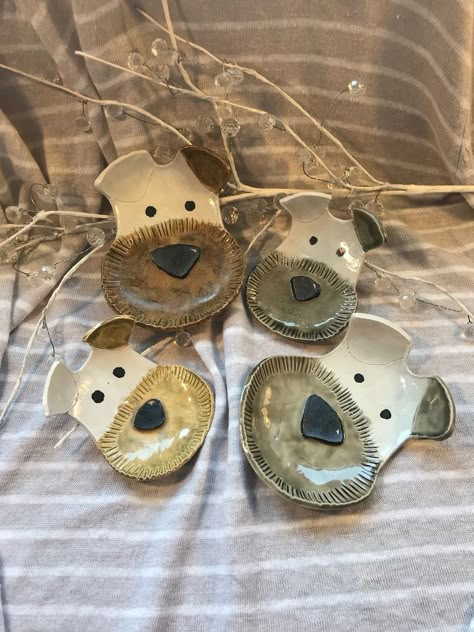 Small Pottery Ideas, Ceramic Dogs, Pottery Dog, Dog Pottery, Ceramic Trinket Dish, Arte Doodle, Dog Ceramic, Beginner Pottery, Pottery Animals