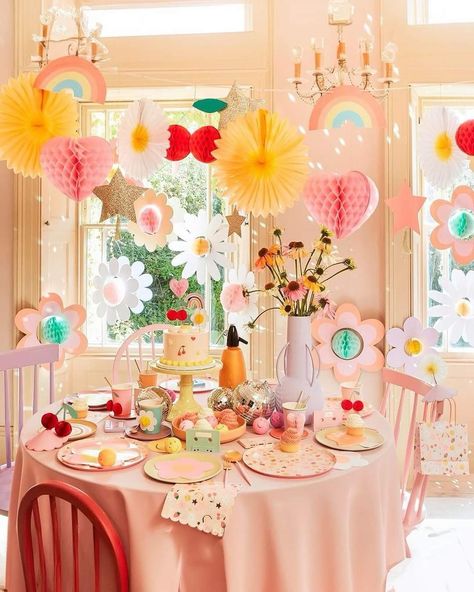 Birthday Pastel Theme, Children Birthday Decoration Ideas, Kids Birthday Table Set Up, Kids Table Birthday Party, Spring Birthday Party Ideas, Kids Table Decor, Diy Birthday Decor, Kids Birthday Food, Spring Birthday Party