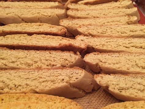 Almond Biscotti, Biscotti Recipe, Almond Extract, Almond Cookies, Chocolate Treats, Food Printables, Banana Bread, I Saw, Cookie Recipes