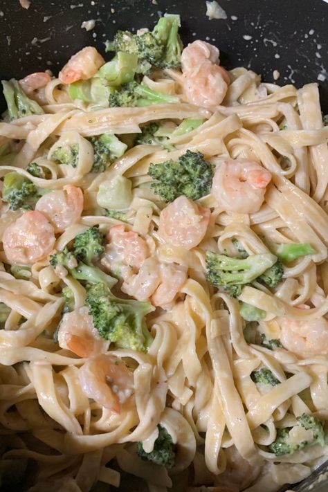 Shrimp Fettuccine Alfredo | "This was very good and quick! I doubled the parmesan cheese and added chopped broccoli."  #pasta #pastarecipes #pastainspiration #pastadinner #pastaideas #pastadinner #pastaideas Shrimp Recipes Pasta, Pasta Cajun, Shrimp Fettuccine Alfredo, Chopped Broccoli, Shrimp Fettuccine, Roasted Pepper Sauce, Fettuccine Alfredo Recipes, Broccoli Alfredo, Shrimp Alfredo