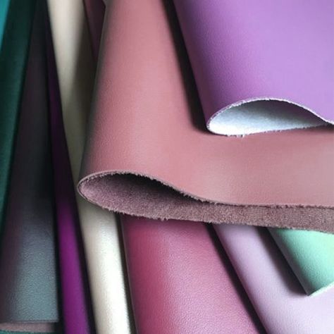 Vinyl Material Fabrics, Vinyl Fabric Projects, Vinyl Fabric Crafts, Auto Upholstery, Fabric For Sewing, Sample Board, Leather Clothing, Pvc Fabric, Car Upholstery