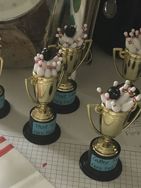 Bowling Trophy Ideas, Bowling Prizes, Bowling Centerpieces, Purim Ideas, Diy Trophy, Diy Bowling, Bowling Trophy, Bowling Tournament, E6000 Glue