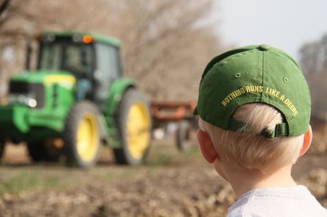 This one is for my sister and family who farmed in Isanti, MN and ONLY used John Deere machinery :-) Country Pictures, John Deere Birthday, Toddler Pictures, Tractor Photos, Tractor Pictures, Farm Pictures, Farm Kids, Farm Photography, Weather Underground