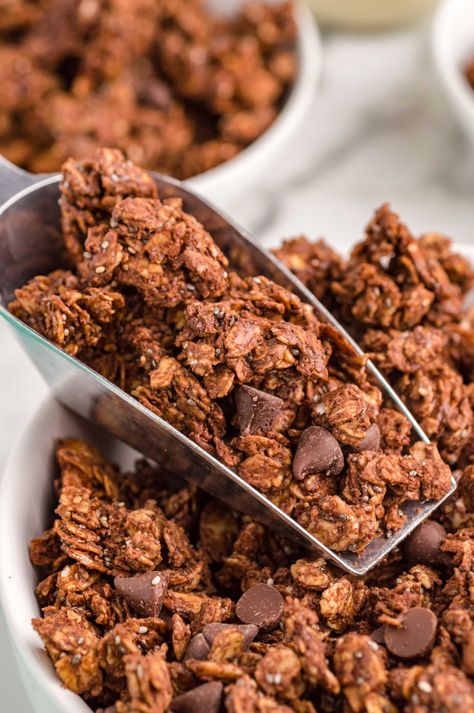 Homemade Chocolate Granola Vegan Chocolate Granola, Homemade Chocolate Granola, Vegan Granola Recipe, Chocolate Granola Recipe, Vegan Chocolate Recipes, Vegan Granola, Healthy Vegan Breakfast, Chocolate Granola, Granola Recipe