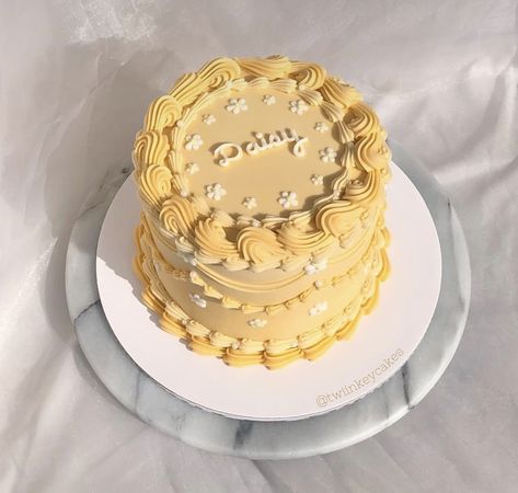 Yellow Korean Cake, Golden Year Birthday Cake, Pastel Yellow Cake, Yellow Vintage Cake, Light Yellow Cake, Butter Yellow Cake, Birthday Cake Yellow, 30th Birthday Cake For Women, Yellow Birthday Cake