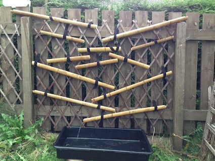 Water wall made with bamboo guttering from the blog "I'm a teacher get me outside here!" Eyfs Outdoor Area, Preschool Playground, Outdoor Play Space, Outdoor Learning Spaces, Outdoor Play Spaces, Outdoor Play Areas, Sensory Garden, Funky Junk Interiors, Children's Garden