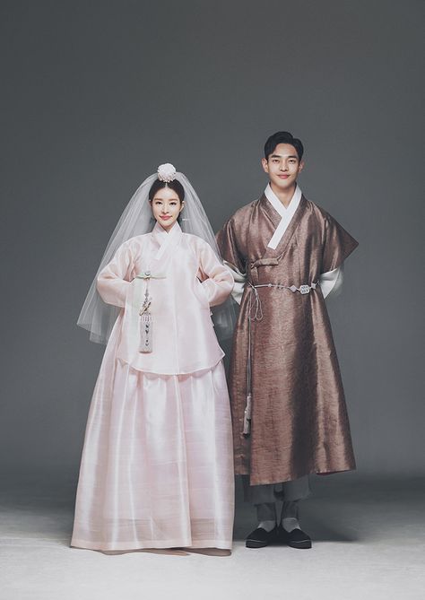 KOREAN WEDDING A-014 SOO-AVENUE STUDIO : korea wedding pledge Korean Wedding Guest, Korean Wedding Traditions, Hanbok Wedding, Korean Bride, Wedding Korean, Wedding Floor, Wedding Korea, Korean Wedding Dress, Prenup Ideas