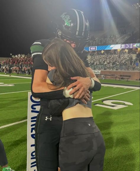 College Football Couple Aesthetic, Couple Football Pics, Girlfriend Wearing Boyfriends Jersey, After Football Game Couple Pictures, Football Gf Aesthetic, Football Bf Aesthetic, Football Game Couple Pictures, Couple At Football Game, Sports Couples Football