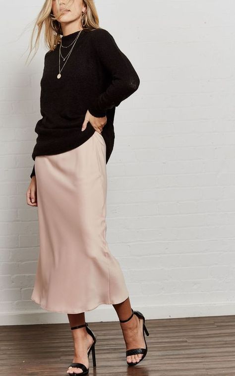 Pink Silk Skirt Outfit, Blush Dress Outfit, Zelda Outfits, Slip Dress Outfit Winter, Slip Skirt Outfit, Pink Silk Skirt, Silk Skirt Outfit, Satin Skirts, Satin Skirt Outfit