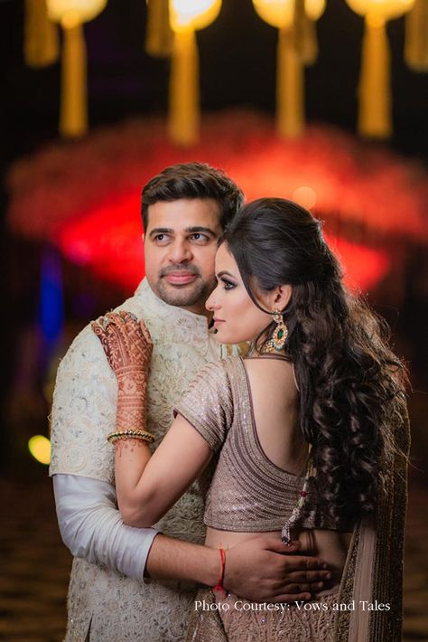 Couple Poses For Engagement Photography, Couple Night Poses, Latest Couple Poses, Couple Night Photoshoot Poses, Indian Wedding Reception Couple Poses, Reception Poses Indian Couple, Cupal Photo Shoot, Engagement Couple Poses Indian, Reception Couple Shoot