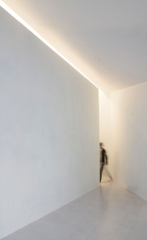 Gallery of Natel Weekend Villa / KA architecture studio (Mohammad Khavarian) - 19 Gallery Ceiling, Extreme Minimalism, Simple Architecture, Lighting Architecture, First Floor Plan, Gallery Lighting, Light Study, Weekend House, Architecture Studio