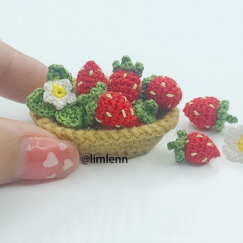 Tiny Strawberry Crochet Pattern, Strawberry Flower Crochet Pattern, Small Strawberry Crochet Pattern, Mini Strawberry Crochet Pattern, Tiny Crochet Projects Free, Crochet Mini Strawberry, Glow Crochet, Tiny Crochet Projects, Easy Amigurumi Crochet