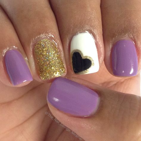 Simple Purple Heart nail art design. Purple Blue Nails, Cross Nail Art, Prom Nails Red, Nails Heart, Valentine Nail, Cross Nails, Nail Stamp, Girl Time, Valentine Nail Art