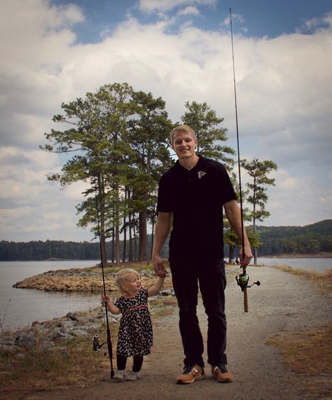 Fishing Photoshoot, Fun Family Photos, Fishing Photos, Fishing Photography, Single Dad, Salt Water Fishing, Family Photo Shoot, Country Kids, Fishing Videos