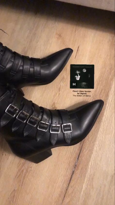 Goth Pikes, Trad Goth Fashion, Trad Goth Outfits, Goth Fits, Pointy Boots, Goth Music, Pointy Shoes, Goth Shoes, Trad Goth