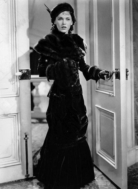 Forever Louise Brooks on Twitter: "Maureen O’Sullivan in Anna Karenina, 1935.… " Hannah And Her Sisters, Maureen O'sullivan, Fredric March, John Gilbert, Louise Brooks, Greta Garbo, Anna Karenina, Log In, Log