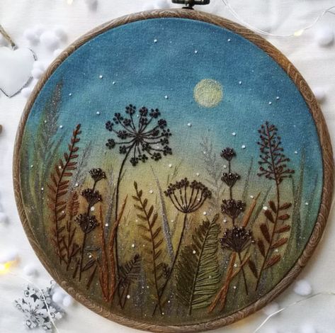 Watercolour Embroidery Hoop, Acrylic Paint And Embroidery, Landscape Embroidery Ideas, Embroidery Thread Painting, Embroidery Display Ideas, Watercolour Embroidery, Painting With Embroidery, Embroidery And Painting, Embroidered Landscapes