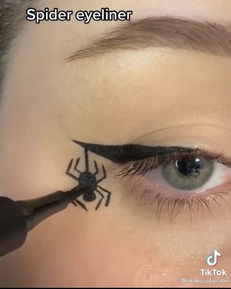 Easy Eyeliner For Halloween, Easy Spooky Eyeliner, Black Halloween Eyeliner, Spider Winged Liner, Spider Man Make Up Women, Spider Eyeliner Easy, Easy Halloween Eyeliner Ideas, Halloween Inspired Eyeliner, Eyeliner Styles Halloween