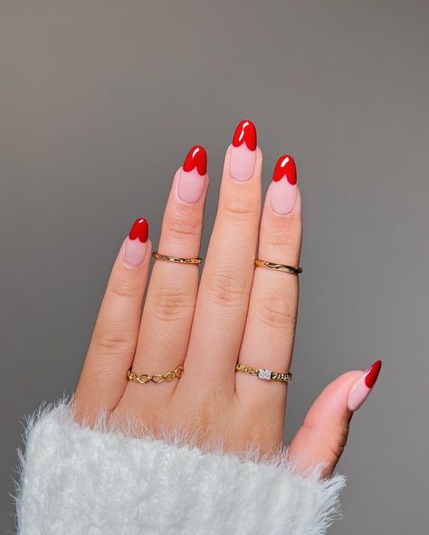 Thi Chau (@nail.art.by.tea) • Fotos e vídeos do Instagram Vday Nails Valentines Day, New Year Nail Design, Valentines Day Nails Pink, Romantic Nail Art, Nail Art Heart, Dot Nail Art Designs, Nails Valentines Day, New Year Nail, Nails Valentine