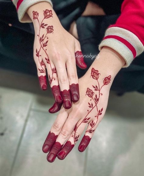 Wedding Pelamin, Wedding Henna Designs, Floral Henna, Henna Wedding, Floral Henna Designs, Modern Henna, Modern Henna Designs, Simple Henna Tattoo, Wedding Whimsical