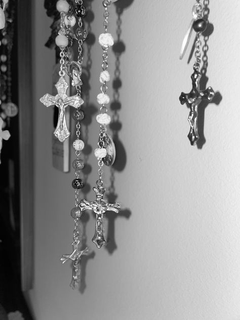 Rosary Wallpaper, Rosary Aesthetic, Mermaid Tears, Fotos Aesthetic, Aesthetic Black, Pinterest Board, Religious Art, Black Aesthetic, Wallpaper Aesthetic