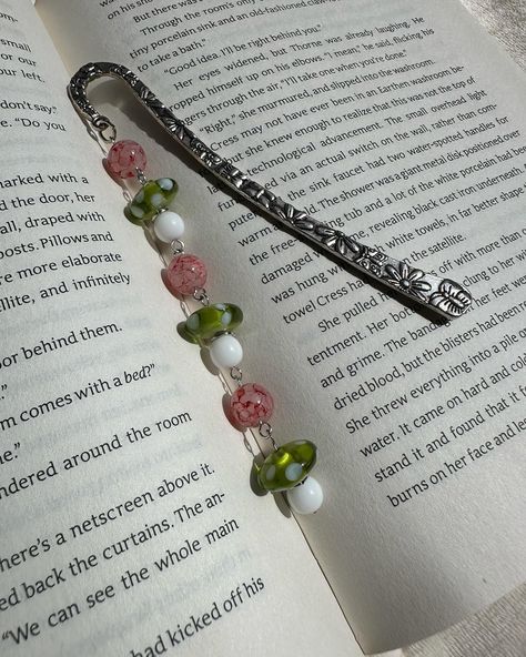 I know its summer, but this one gives the spring time feels💐 #jewelrymaking #beadedbookmark #metalbookmark #handmade #handmadejewelry #beads #bookmark #smalljewelrybusiness Beads Bookmark, Bookmark Diy, Beaded Bookmarks, Porcelain Sink, Metal Bookmarks, Diy Crafts To Do, Jewelry Business, Crafts To Do, Spring Time