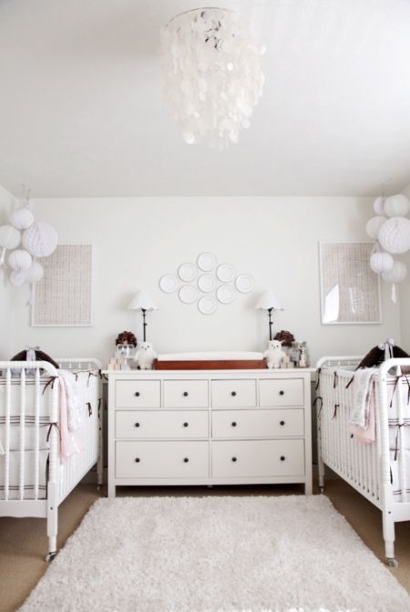 When expecting twins of opposite genders decorating the nursery can become a challenge. Consider gender-neutral nursery decor for twins. Neutral Toddler Bedroom, Twin Nursery Gender Neutral, Twin Nursery Room, Twin Boys Room, Twin Baby Rooms, Nursery Ideas Boy, Twins Boy, Twin Nursery, Ideas Habitaciones