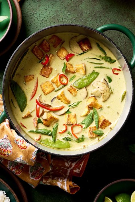 Vegan Green Thai Curry Recipes, Thai Green Soup, Vegan Thai Curry Soup, Flavorful Vegan Recipes, Vegan Green Curry Recipes, Thai Green Curry Vegetarian, Thai Curry Green, Vegan Thai Food, Green Thai Curry Vegetarian