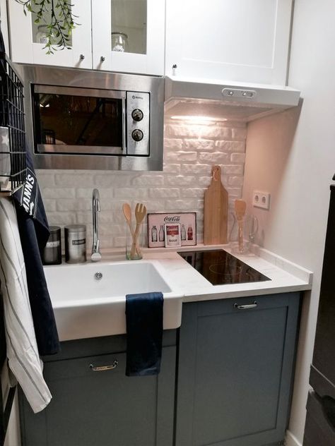 The Best Small Kitchenette Design Ideas - Decoholic Kitchenettes Ideas Mini Kitchen, Small Kitchenette Design, Room Hypebeast, Kitchenette Design Ideas, Hypebeast Apartment, Studio Kitchenette, Small Basement Kitchen, Kitchenette Design, Micro Kitchen