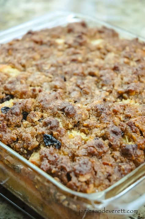 Bread Pudding with Spiced Rum Raisins and Brown Sugar & Pecan Crumble topping Bread Pudding With Crumble Topping, Pecan Crumble Topping, Stale Bread Recipes, Raisin Bread Pudding, English Dishes, Pecan Crumble, Sugared Pecans, Rum Raisin, Raisin Bread