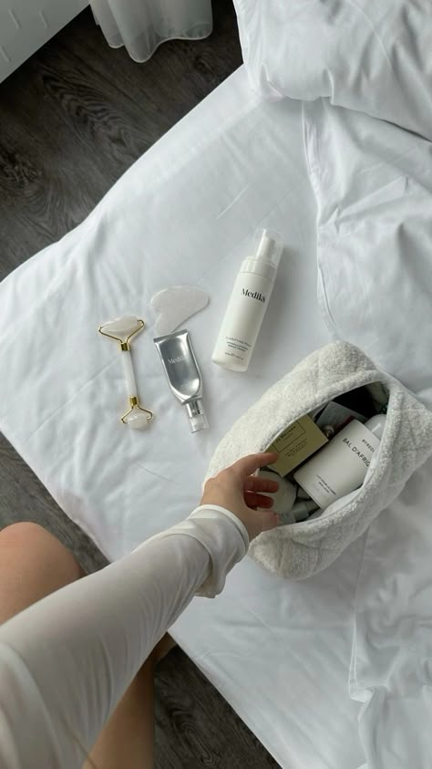 Clean Morning Routine, Clean Routine Aesthetic, Morning Routine Inspiration, Beauty Routine Aesthetic, Morning Vibes Aesthetic, Morning Selfcare, Skin Care Morning, 5 Am Morning Routine, Morning Routine Aesthetic