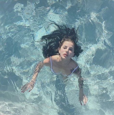 Underwater Painting, Ocean Girl, Water Nymphs, Mermaid Aesthetic, Mermaid Dreams, Malibu Barbie, روتين العناية بالبشرة, Summer Pictures, Pictures To Paint