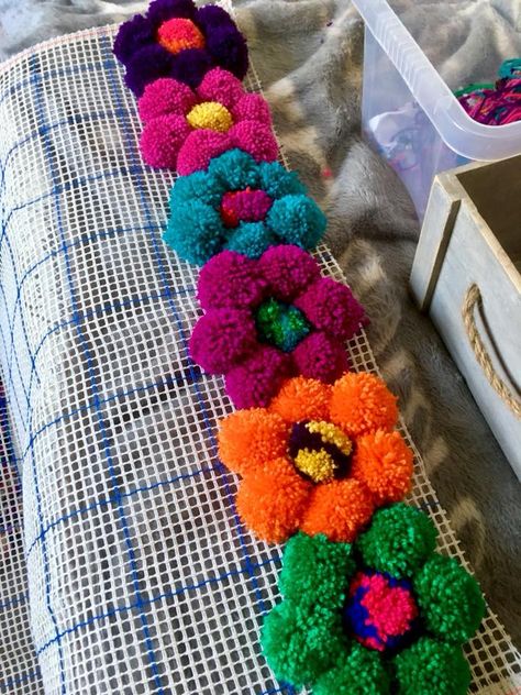 Pompom Rugs, Pompom Rug, Diy Pom Pom Rug, Clover Pom Pom Maker, Pompon Diy, Pom Pom Rug, Diy Pom Pom, Pom Pom Maker, Lamb Decorations