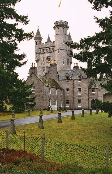 The tower of Balmoral Castle. It is in a large estate in Royal Deeside, Aberdeenshire, Scotland. Crown Estate, Balmoral Castle, Aberdeenshire Scotland, British Castles, Scottish Homes, Scotland Map, Road Trip Map, Dark Castle, Royal Family England