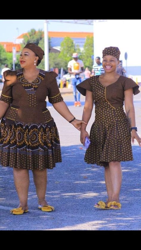 Seshweshwe Dresses Design Outfit, Seshweshwe Dresses Design, Leteisi Dress Patterns, Makoti Dresses African Women, Sotho Traditional Attire, Pedi Dresses, Setswana Traditional Dresses, Shweshwe Dresses For Makoti, Shweshwe Dresses Patterns