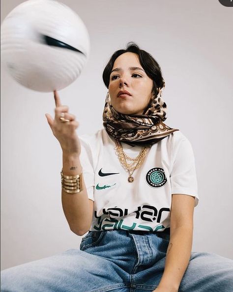 Football Jersey Outfit, Jersey Fashion, Sport Shirt Design, Vintage Football Shirts, Football Fashion, Nike Jersey, Jersey Outfit, Football Outfits, Fan Girl