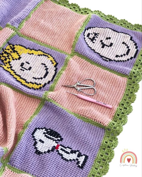 Cartoon Granny Square, Crochet Anime Granny Square, Snoopy Crochet Applique, Tapestry Crochet Charts, Snoopy Crochet Pattern, Max Scarf, Crochet Snoopy, Snoopy Baby, Crochet Stitches Free