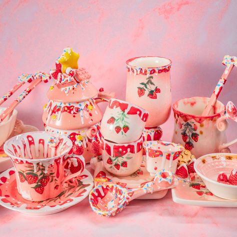 🍓 Strawberry Dessert Ceramic Collection 🍰 Delight in the sweetness of our Strawberry Fields Ceramic Collection, where each piece is a celebration of summer's juiciest bounty. From mugs to bowls, every item in this collection is a burst of berry delight, perfect for those who love to add a touch of whimsy to their tableware. 🌸 Deliciously Detailed: Berry Beautiful Designs: Hand-painted strawberries and floral motifs grace each item, complemented by playful drips and splashes that evoke the joy Cute Food Boards, Strawberry House Decor, Ceramics Strawberry, Cute Crockery, Tea Pot Aesthetic, Cottagecore Kitchenware, Painted Strawberries, Strawberry Ceramic, Berry Delight