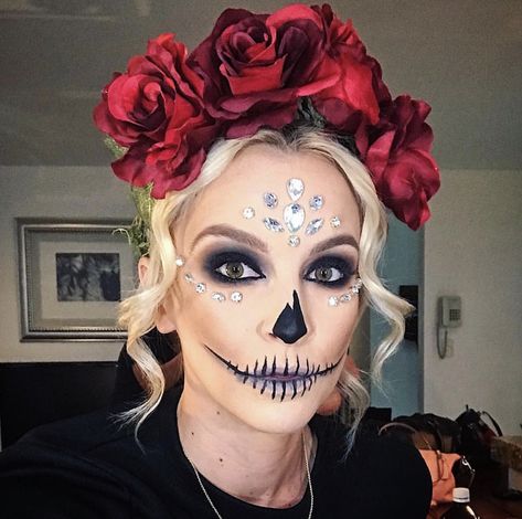 Makijaż Sugar Skull, Day Of Dead Costume, Muertos Makeup, Halloween Makeup Sugar Skull, Halloweenský Makeup, Halloween Make-up Looks, Dead Makeup, Cute Halloween Makeup, Halloween Makeup Diy