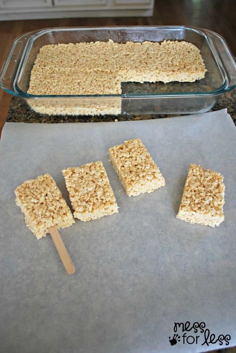 Pretty Pastries, Rice Crispy Bars, Rice Krispies Treat, Easy Treats To Make, Dessert Hacks, Treat Bar, Bake Sale Recipes, Caramel Dip, Birthday Party Treats