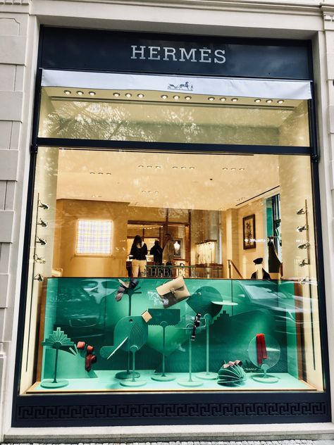 Hermes Window, Window Display Design, Summer Scenes, Store Windows, Visual Display, Window Installation, Display Design, Window Design, Shop Window