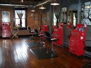 Hair Salon with toolchests Barber Ideas, Salon Decorating, Hair Stations, Beautiful Salon, Hair Salon Design, Salon Stations, Barbershop Design, Barber Shop Decor, Hair Salon Decor