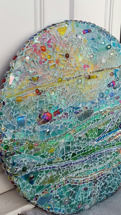 Mosaic Community Art, Round Glass Mosaic Art, Making Mosaics With Found Objects, Coastal Mosaic Ideas, Seaglass Mosaic Diy, Mosaic Stained Glass Ideas, Mosaic Art Ideas Easy, Broken Glass Mosaic, Recycled Mosaic