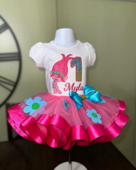 Myla is turning 1! Trolls birthday! If take your time but hurry up was a day lol. I made the post office 🏤 Trolls Birthday Party Outfit, Trolls Birthday Outfit Girl, Trolls First Birthday, Trolls Birthday Outfit, Trolls Birthday Party Ideas, Poppy Trolls, Girl Parties, Trolls Party, Princess Poppy